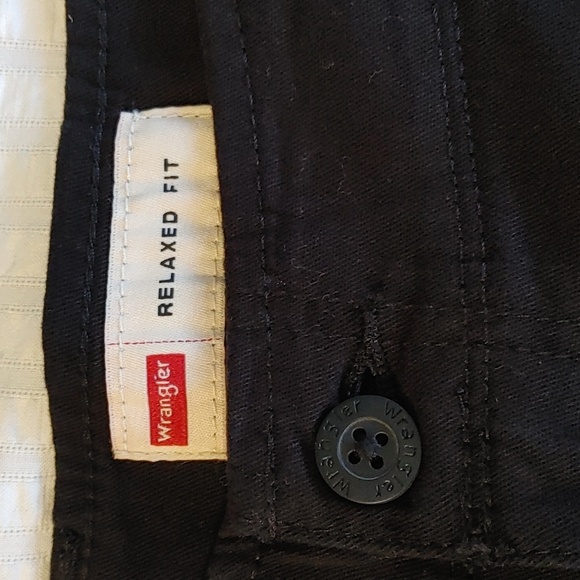 NWT Men's Relaxed Fit Cargo Shorts - Picture 8 of 11